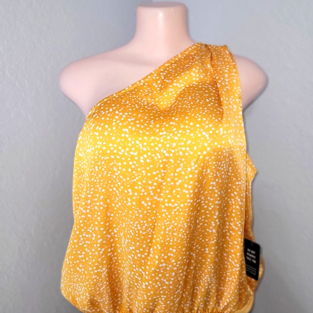 Beautiful one shoulder yellow mini-dots bodysuit